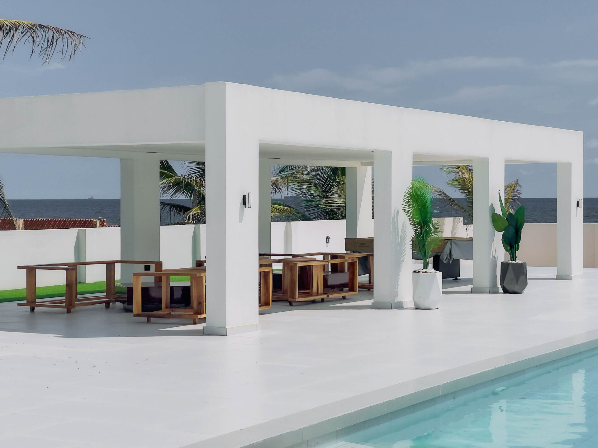 Palm lounge - Side view